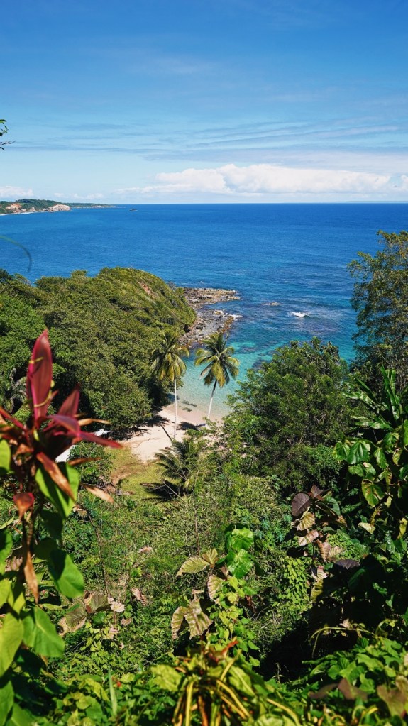 Paradies: ein kleiner verlassener Strand, ganz für uns alleine