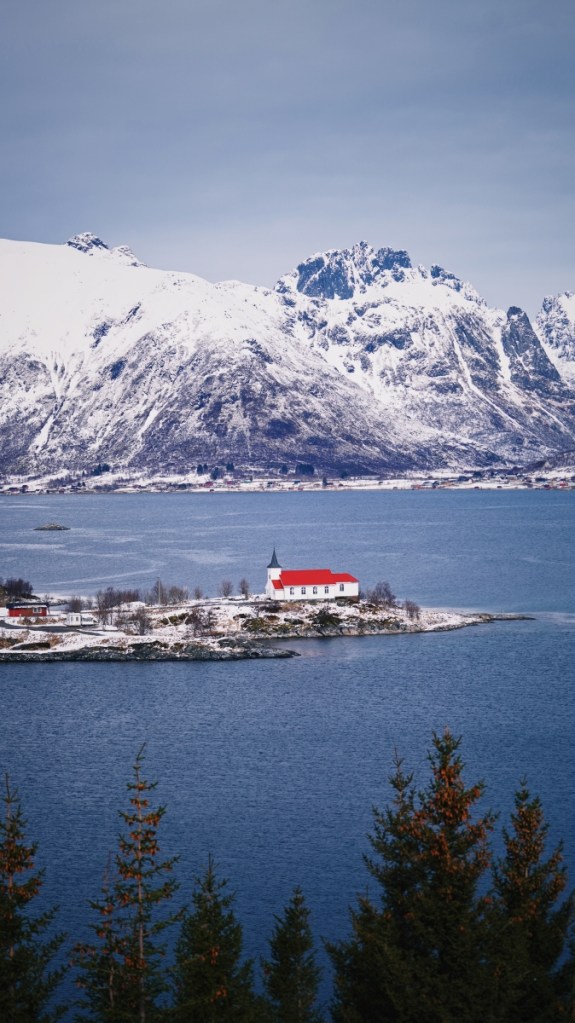 Die Kirche von Sildpollnes in der Gemeinde Vågan