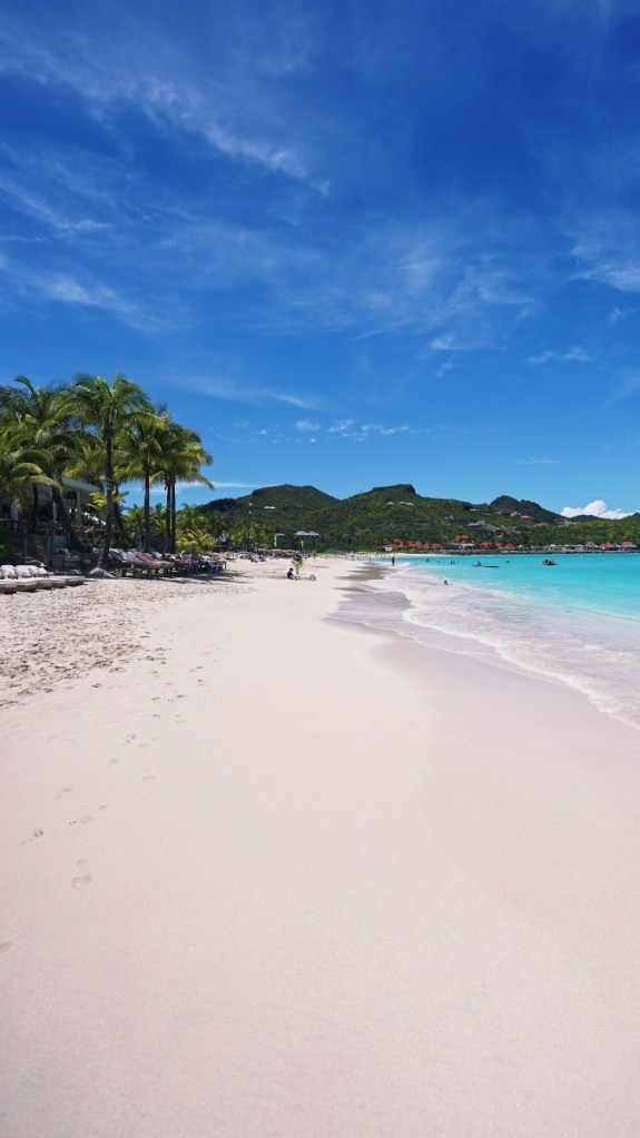 Weißer Sand und türkisblaues Wasser