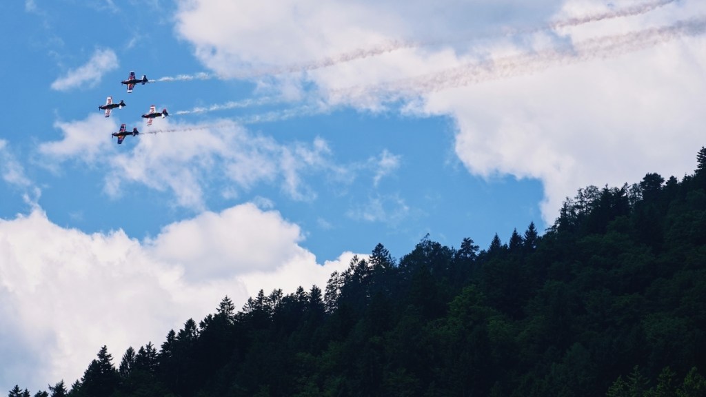 Flugshow der Flying Bulls