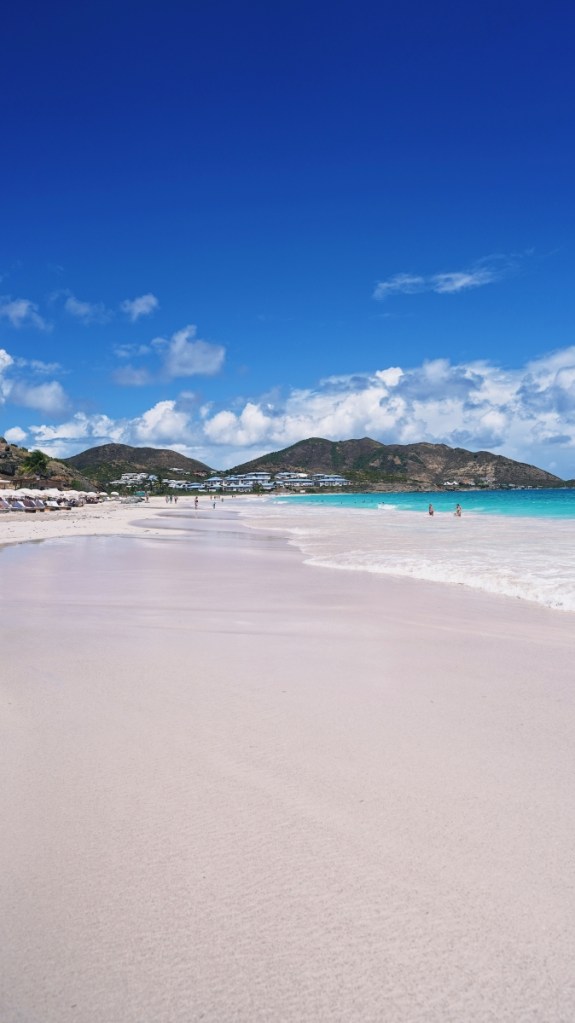 Wunderschöner langer Sandstrand